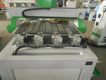 Станок фрезерно-гравировальный с ЧПУ WoodTec T-1513х4