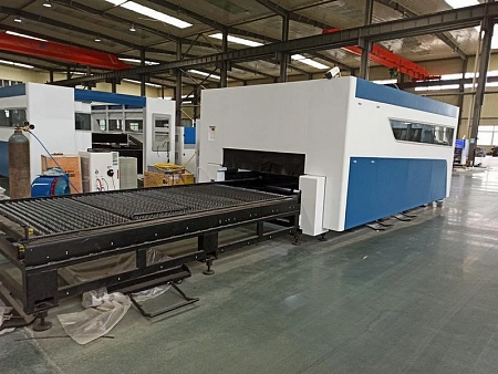 Оптоволоконный лазерный станок для резки металла MetalTec 1530P (2000 - 6000W)