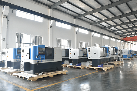 Токарный станок c ЧПУ с горизонтальной станиной MetalTec CK 35x400 купить в Новосибирске - rodan.ru